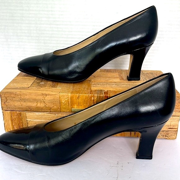Vintage Etienne Aigner Black Pumps: S-8M - Picture 5 of 8